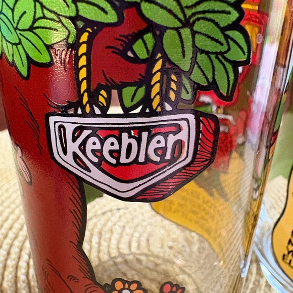 Keebler Elf Glass Set with Colorful Painted Illustrations. Vintage. 1984 - Picture 2 of 5